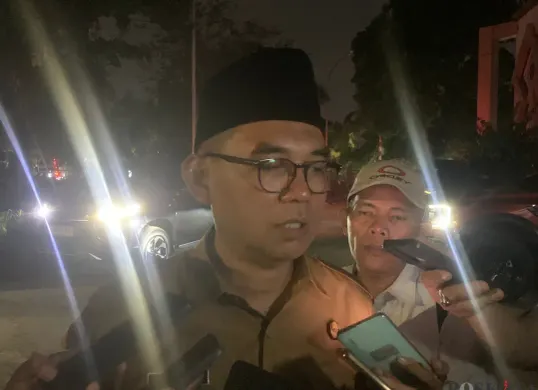 Sekda Kabupaten Bogor Ajat Rochmat Jatnika mengungkapkan Pemkab Bogor mengeluarkan SE yang menganjurkan ASN menggunakan baju bebas selama seminggu kedepan. (Sumber: Poskota/Giffar Rivana)