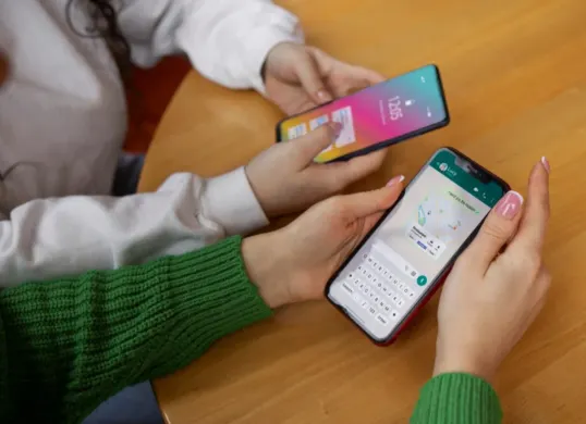 Ilustrasi menggandakan aplikasi di HP Xiaomi. (Sumber: Freepik)