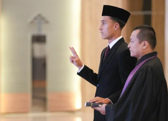 Miliano Jonathans saat mengikuti prosesi pengambilan sumpah kewarganegaraan yang digelar di kantor Kementerian Hukum, Jakarta, Rabu, 3 September 2025. (Sumber: Dok. PSSI)