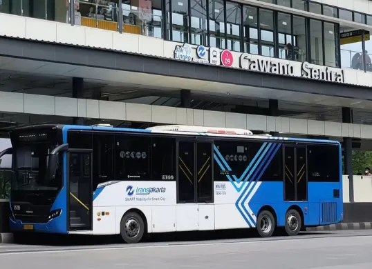 Tarif Transjakarta dan MRT kembali normal! Jakarta telah pulih dalam 7 hari pasca kerusuhan. Informasi lengkap kerusakan halte dan proses pemulihan transportasi ibu kota ada di sini. (Sumber: Instagram)