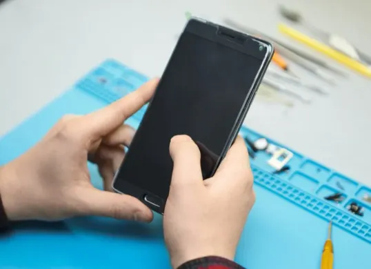 Ilustrasi Factory Reset HP Oppo. (Sumber: Freepik/ karlyukav)