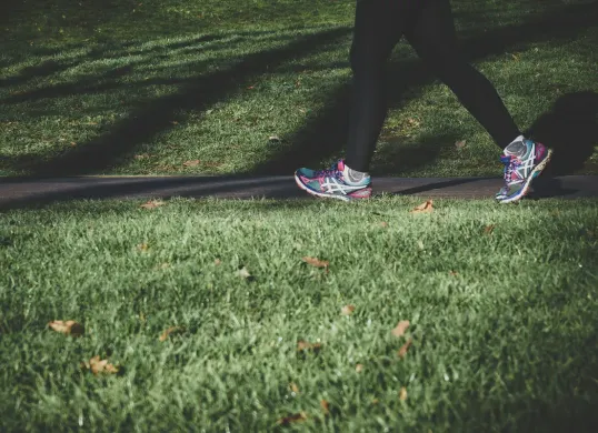 6 Latihan Fisik yang Bisa Dilakukan di Rumah Tanpa Perlu ke Gym (Sumber: Unsplash/Arek Adeoye)