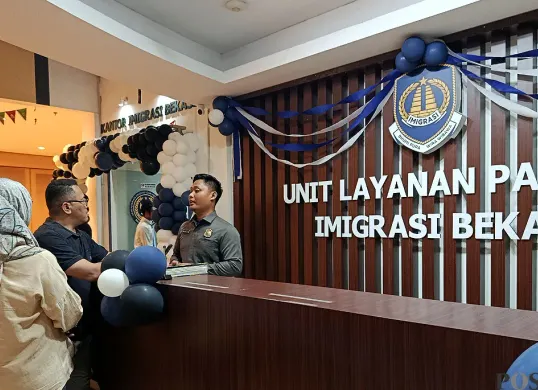 Kantor Imigrasi Kelas I Non TPI Kota Bekasi resmi membuka ULP baru di Mal Plaza Cibubur, Selasa 9 September 2025. (Sumber: POSKOTA | Foto: Nurpini Aulia Rapika)