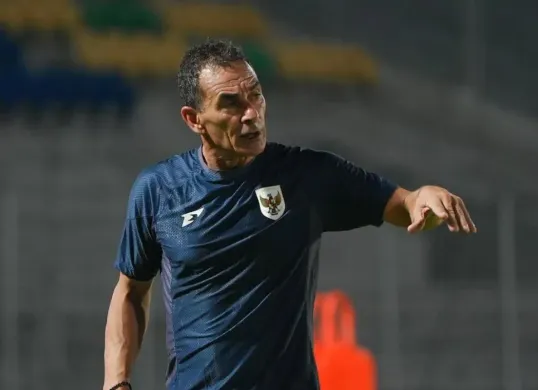 Gerald Vanenburg soroti minimnya menit bermain para pemain Timnas Indonesia U23 di klub. (Sumber: Instagram)