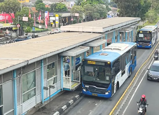 Potret transportasi umum Transjakarta. (Sumber: Transjakarta)
