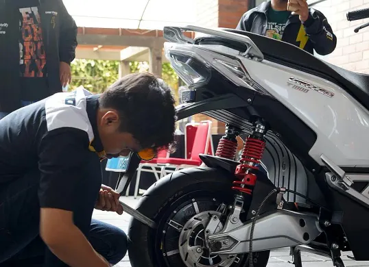 United menyediakan layanan servis terintegrasi untuk sepeda dan motor listrik, termasuk home service di Jabodetabek. (Sumber: Dok United E-Motor)