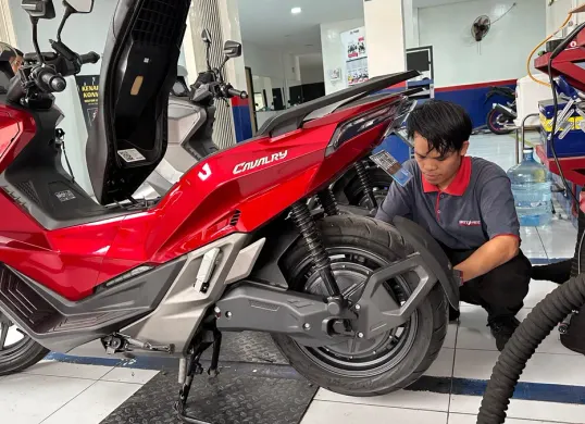 MAKA Motors menggandeng bengkel Motoriz untuk menyediakan servis gratis, klaim garansi, dan fasilitas charger untuk motor listrik MAKA Cavalry. (Sumber: MAKA Motors)