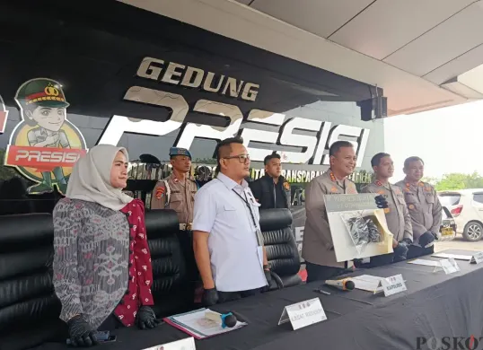 Polres Metro Bekasi Kota menggelar rilis asusila anak di bawah umur di Mapolres Metro Bekasi Kota, Jumat, 12 September 2025. (Sumber: Poskota/Nurpini Aulia Rapika)