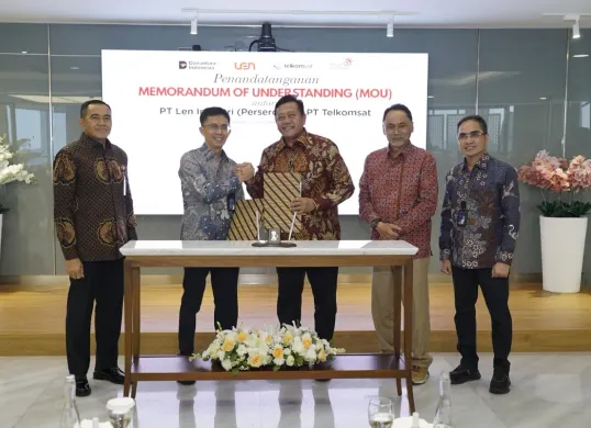 Penandatanganan Nota Kesepahaman (MoU) antara PT Telkom Satelit Indonesia (Telkomsat) dan PT Len Industri (Persero) di Jakarta, Selasa, 9 September 2025. (Sumber: Dok. Telkom Indonesia)