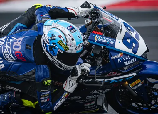 Pembalap muda NTB, Arai Agaska, tampil nekat sebagai wild card di World Supersport 300 Magny-Cours, Perancis. (Sumber: Istimewa)
