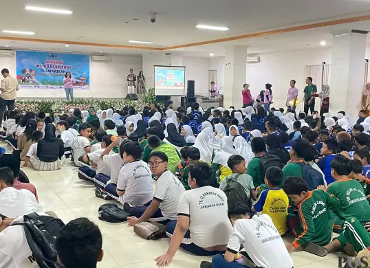 Suasana kegiatan Gerakan Makan Ikan (Gemarikan) di GOR Tanjung Duren, Grogol Petamburan, Jakarta Barat, pada Sabtu, 13 September 2025. (Sumber: POSKOTA | Foto: Pandi Ramedhan)
