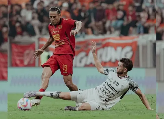 Potret pemain Persija Jakarta saat bertanding di kompetisi Super League 2025/2026. (Sumber: Instagram/@persija)