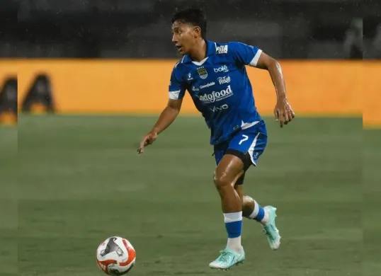 Beckham Putra Nugraha masih menjalani pemulihan cedera menjelang laga Persib Bandung melawan The Cong Viettel FC di ACL 2 2026/2027. (Sumber: Instagram/@beckham_put7)