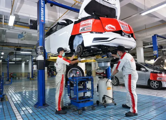 Suspensi mobil rusak bisa membahayakan pengemudi. Kenali ciri-cirinya dan simak tips merawat suspensi. (Sumber: Auto200)