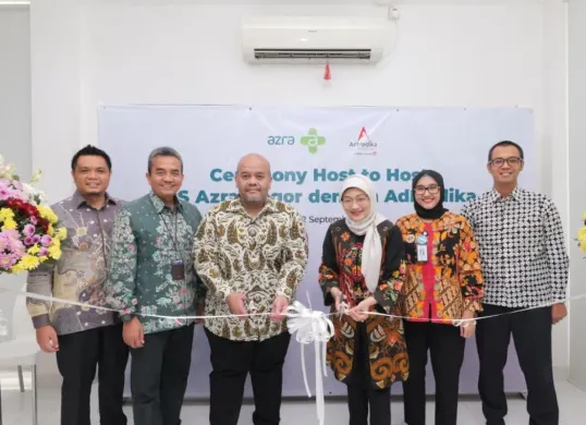 Pimpinan AdMedika dan RS Azra meresmikan Host to Host Bridging System di Training Center RS Azra, Bogor, Jumat, 12 September 2025. (Sumber: Dok. Telkom Indonesia)
