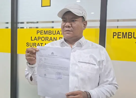 Ahmadi Madong, Anggota DPRD Kota Bekasi dari Fraksi PKB, resmi melaporkan Ketua Komisi III DPRD Kota Bekasi, Arif Rahman Hakim, terkait dugaan penganiayaan usai rapat pembahasan RAPBD 2026. (Sumber: Istimewa)