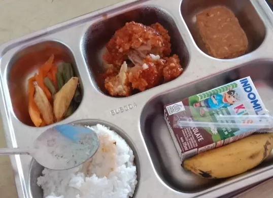 Berapa Sih Gaji Karyawan Dapur Makan Bergizi Gratis? Berikut Rinciannya (Sumber: Pinterest/@Winatta)