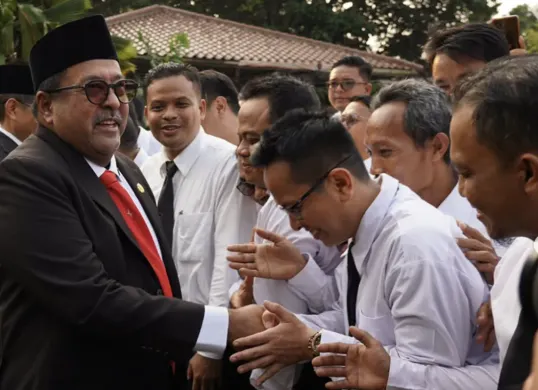 Wakil Gubernur DKI Jakarta, Rano Karno, melantik 1.939 PPPK Tahap II Formasi 2024 sebagai wujud penguatan SDM aparatur di bidang pendidikan, kesehatan, dan teknis. (Sumber: Instagram/@bkddkijakarta)
