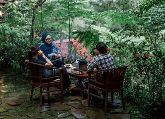 Rekomendasi tempat spot nongkrong di Bogor yang hadir dengan layanan 24 jam. (Sumber: Instagram/@kafealam_)