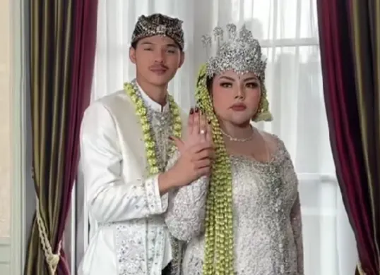 Lisa Mariana pamer kebahagiaan dengan pasangan baru (Sumber: Instagram/@lisamarianaaa)