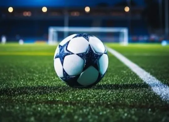 Euforia mendukung tim favorit saat pertandingan sepak bola bukan hanya menghadirkan hiburan, tetapi juga memiliki manfaat bagi kesehatan mental, hubungan sosial, dan gaya hidup aktif menurut sejumlah penelitian. (Sumber: Pinterest)
