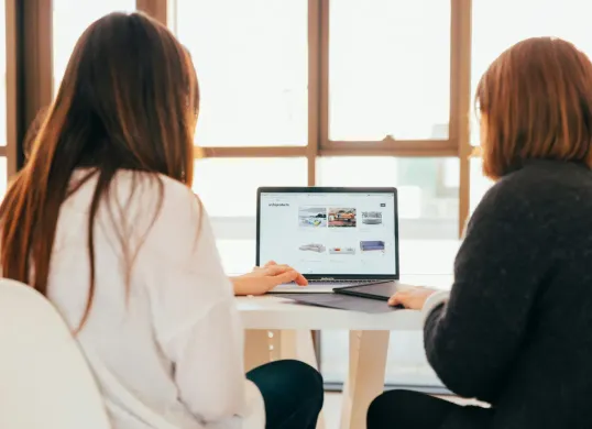 Alasan kamu harus investasi sekarang (Sumber: Unsplash/KOBU Agency)