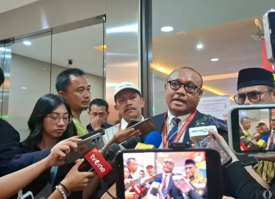 Kuasa hukum JK, Abdul Haji Talaohu saat ditemui di Bareskrim Polri, Jakarta Selatan, Senin, 6 April 2026. (Sumber: Poskota/Ali Mansur)