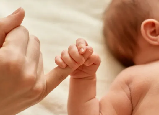 Ilustrasi, anggota DPR RI minta bayi baru lahir segera terdaftar JKN. (Sumber: freepik)