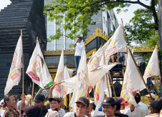 Aliansi petani menggelar aksi demonstrasi di depan Polda Metro Jaya, Jakarta Selatan, Jumat, 17 April 2026. (Sumber: Dok. Polda Metro Jaya)
