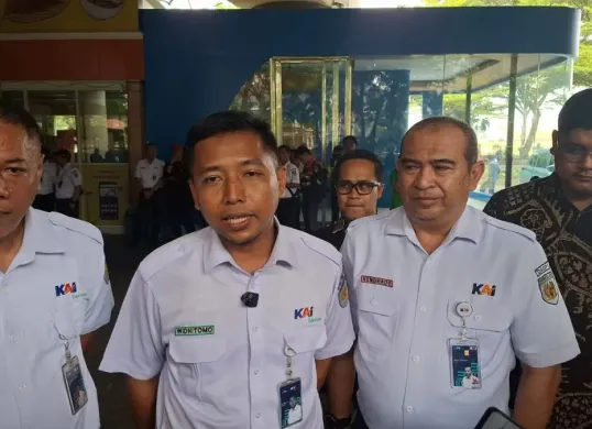 Penjemputan taksi di Stasiun Gambir, Jakarta Pusat, dipusatkan di satu titik yaitu di sisi utara stasiun untuk meningkatkan kenyamanan penumpang, Senin, 21 April 2026. (Sumber: Istimewa)