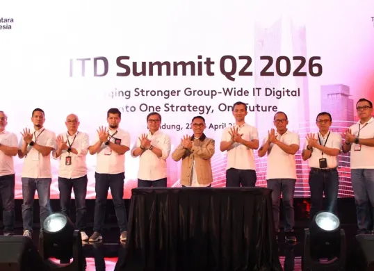 Direktur IT Digital Telkom Faizal Rochmad Djoemadi (kelima dari kanan) meluncurkan Agentic AI by BigBox, kecerdasan artifisial terbaru yang dirancang mempercepat transformasi digital melalui otomasi cerdas. (Sumber: Dok. Telkom)