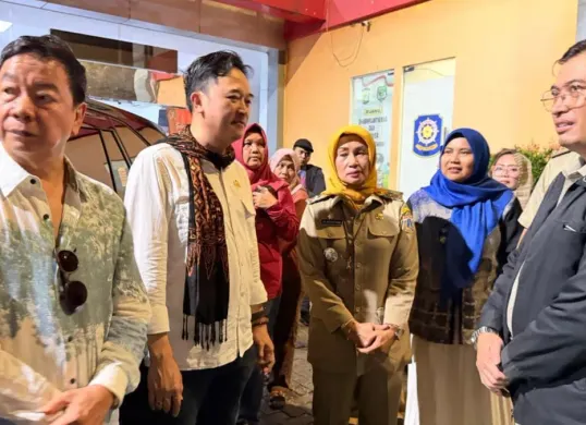 DPRD DKI Jakarta bersama Pemkot Jakarta Barat menghadirkan Pelayanan Terpadu Malam Hari (PTMH) di Kecamatan Tamansari, Selasa, 28 April 2026. (Sumber: Istimewa)