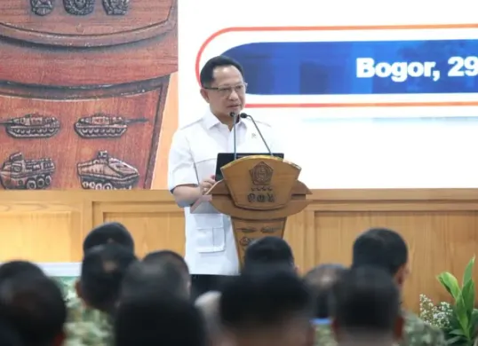 Mendagri Tito Karnavian memberikan pengarahan dalam acara Apel Komandan Satuan TNI Tahun 2026 di Universitas Pertahanan, Sentul, Kabupaten Bogor, Jawa Barat, Rabu, 29 April 2026. (Sumber: Dok. Kemendagri)