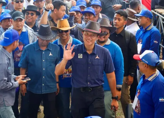 Ketua Umum Partai Demokrat, AHY menghadiri Lomba Karapan Sapi Piala AHY di Stadion Karapan Sapi Bangkalan, Jawa Timur, Minggu, 2 Agustus 2026. (Sumber: Dok. Istimewa)