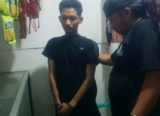 Potret FZ saat diamankan di oleh anggota Polsek Cisoka. (Sumber: Istimewa)