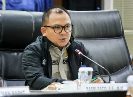 Wakil Ketua DPRD DKI Jakarta Basri Baco menyampaikan pandangan terkait pembahasan APBD Perubahan 2026 yang diharapkan berfokus pada program prioritas dan peningkatan PAD, Senin (3/8/2026). (Sumber: Istimewa)