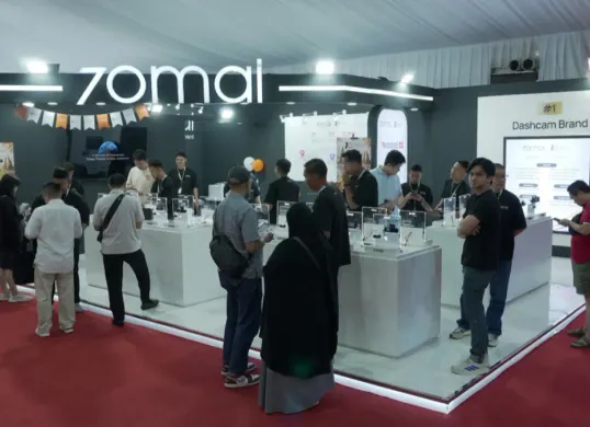 Booth 70mai di GIIAS 2026 menghadirkan berbagai aktivitas interaktif, promo khusus, hingga program apresiasi pelanggan bertepatan dengan perayaan anniversary ke-10. (Sumber: Istimewa)
