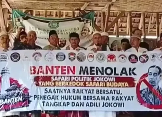 Puluhan ulama di Lebak saat deklarasi tolak rencana kunjungan Jokowi ke Banten. (Sumber: Tiktok/@hanturimba_07)