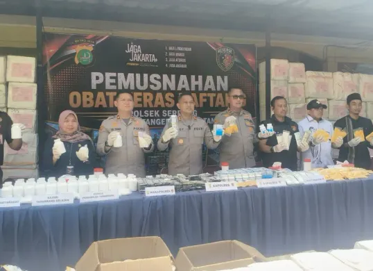 Aparat menggagalkan peredaran sekitar 46 juta butir obat keras ilegal yang ditemukan di sebuah mobil boks dan gudang di Jakarta Timur. (Sumber: Dok. Istimewa)