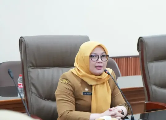 Sekretaris DPRD Kota Bekasi Lia Erliani menjelaskan pelaksanaan sosialisasi dua Raperda yang akan digelar di berbagai wilayah Kota Bekasi sepanjang Agustus 2026. (Sumber: Istimewa)