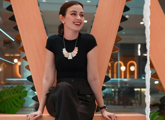 Aktris Kimberly Ryder mengungkapkan bahwa dirinya kini tengah menjalin hubungan asmara dengan seorang pria setelah resmi bercerai dari Edward Akbar. (Sumber: Instagram/@kimberlyryder)