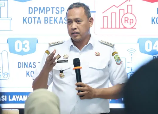 Wali Kota Bekasi Tri Adhianto memimpin rapat pembahasan MCSP-RBS 2026 pada Rabu, 5 Agustus 2026. (Sumber: Istimewa)