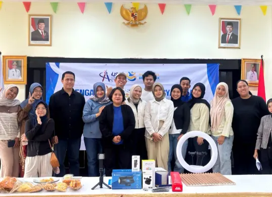 Potret kegiatan pelatihan video storytelling komunitas dan pengembangan sistem informasi e-catalog produk lokal oleh USNI kepada Karang Taruna Kelurahan Cawang. (Sumber: Istimewa)