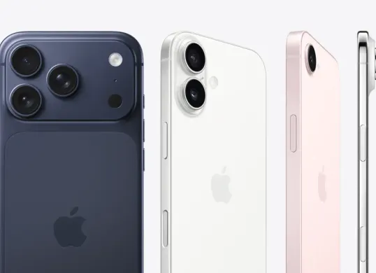 iPhone 16 mengalami penurunan harga pada Agustus 2026 di distributor resmi Indonesia. Dukungan iOS 27 dan performa Apple A18 membuatnya masih menjadi salah satu flagship yang layak dipertimbangkan. (Sumber: Apple)