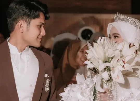 Pendakwah muda Kadam Sidik, yang memiliki nama asli Husain Basyaiban, resmi menikah dengan Najma Tsuroyya pada Jumat, 7 Agustus 2026. (Sumber: Instagram/@basyasman)