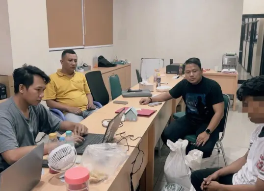 Ditpolairud Polda Metro Jaya menetapkan RS sebagai tersangka dalam kasus dugaan tindak pidana di bidang pertambangan mineral dan batubara (Minerba), Sabtu, 8 Agustus 2026. (Sumber: Polda Metro Jaya)