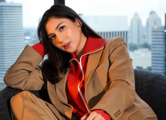 Jessica Mila disorot usai liburan ke Pulau Padar, di kawasan Taman Nasional Komodo, Nusa Tenggara Timur saat pelayaran ditutup (Sumber: Instagram/@jscmila)