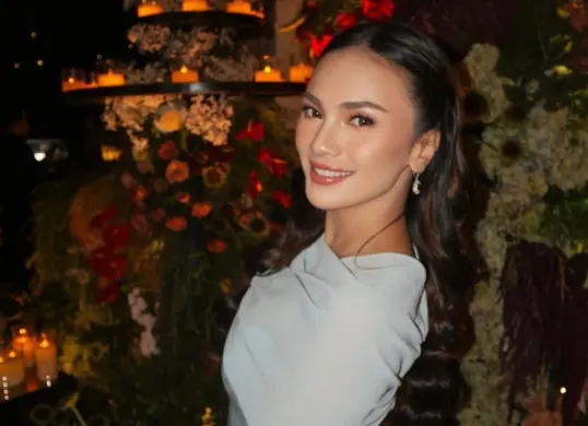 Violenzia Jeanette yang tengah menjadi sorotan usai membagikan Instagram Story yang menampilkan dirinya bersama Rebecca Klopper karena foto tersebut ternyata diambil bertiga bersama Fuji. (Sumber: Instagram/@violenzoajean)