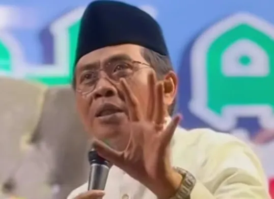 Sosok KH Anwar Zahid yang terlibat kecelakaan beruntun di Bojonegoro, Jawa Timur. (Sumber: Instagram/@abahanza_official)