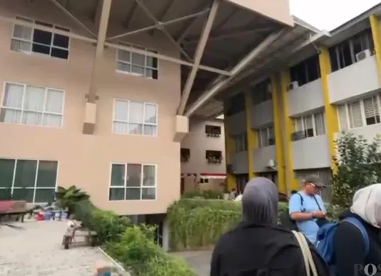 Gedung sekolah swasta di Pondok Pinang, Jakarta Selatan, Kebayoran Lama yang sebelumnya ditemukan ratusan senjata. (Sumber: Pos Kota/ Ali Mansur)
